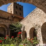 Abbaye Saint-Martin du Canigou : Une Escapade Authentique en Catalogne