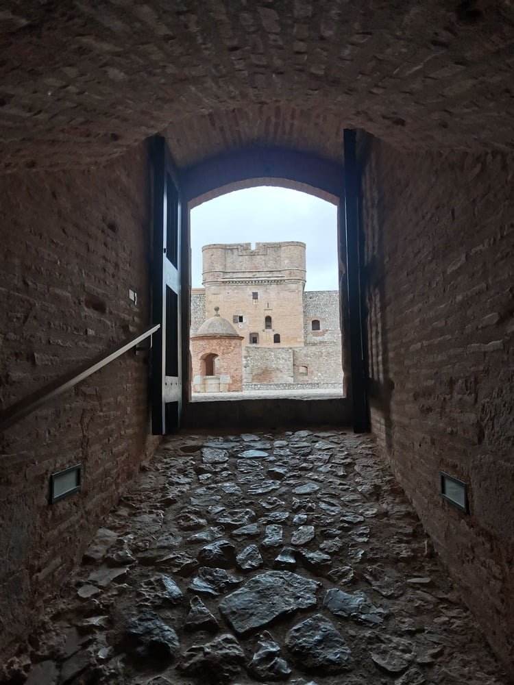 Forteresse de Salses donjon depuis écurie